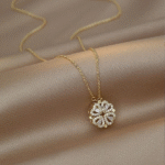 ⁦Linked Hearts Necklace⁩ - الصورة ⁦4⁩